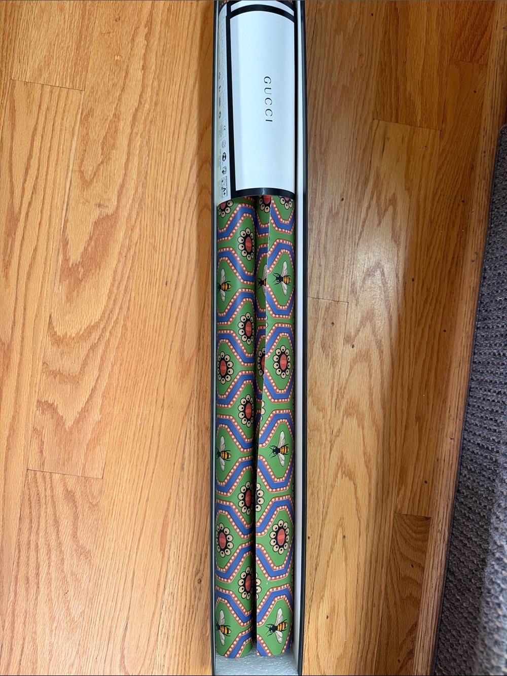 Gucci “Pearl Eyes”Multicolor Hexagon Bee Pattern Wallpape